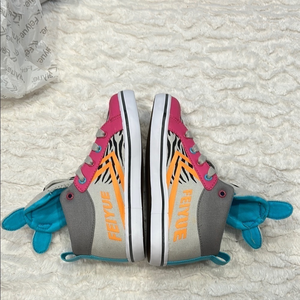 NIB FEIYUE Delta Unisex Child/Kids Mid Top Sneaker Zebra Animal Pink and Gray 13 - Picture 7 of 10